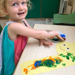 Elodie creating her colourful giraffe!
