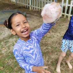 Guess who took care of their water balloons the whole splash time? 