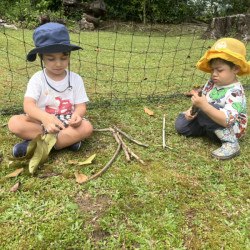 Milan and Wesley pretend cooking pesto pasta in nature. 