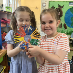 Vivi and Esme creatively built a peacock using connectors.