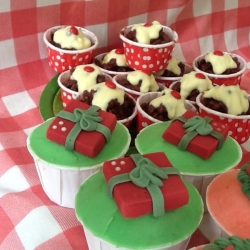 Great Christmas pudding cupcakes
